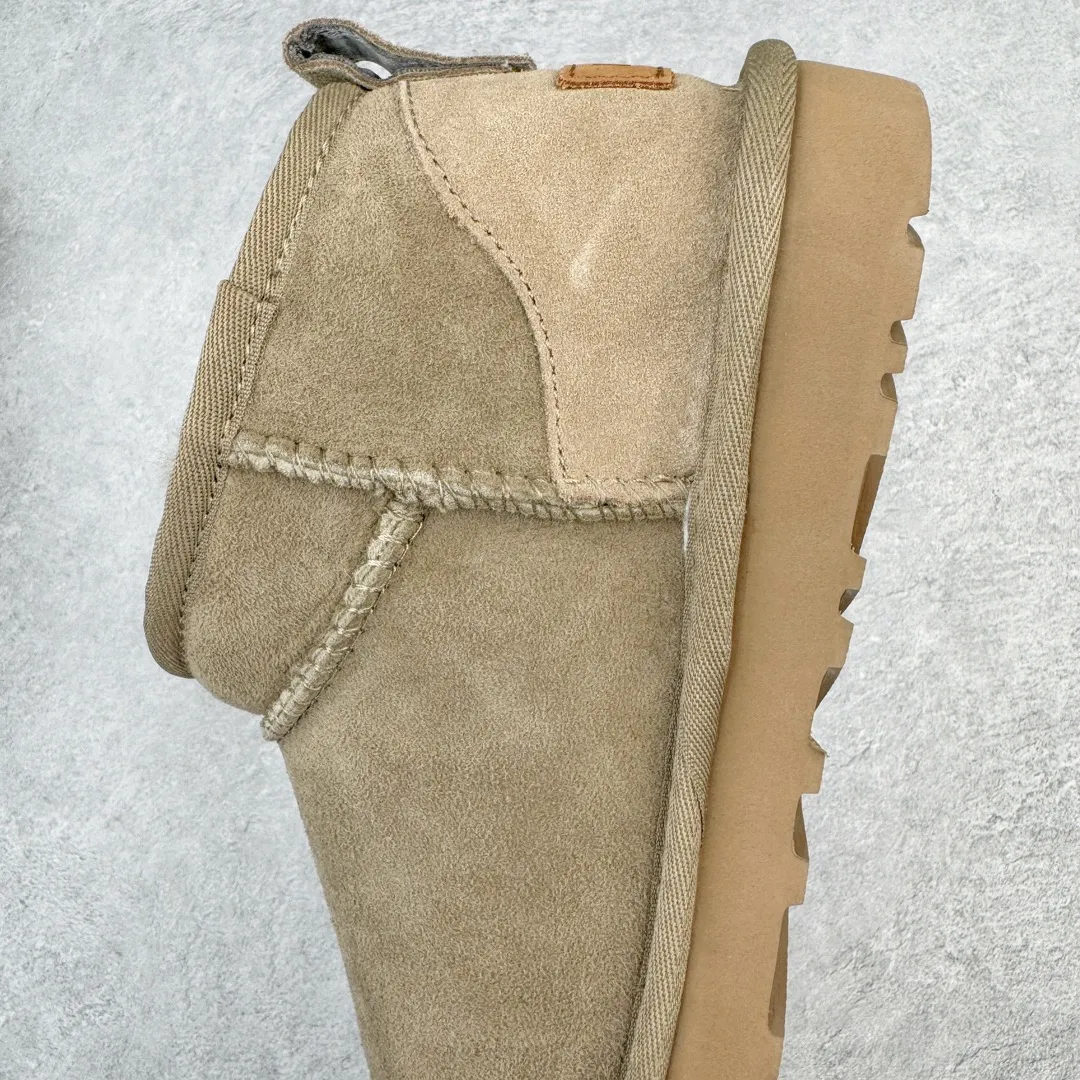 Pick up locally 💰520 UGG 6109 Zhou Dongyu Mini short boots, autumn and winter sheep fur integrated snow boots. All shoes are made from the same factory as ZP. Longfeng A-grade Australian imported sheep fur integrated men's and women's boots. Brand OEM production line. Fully follow the ZP process. OEM original pattern maker. Adhering to the principle of no original shoes and no development selection. Pay attention to every detail. The most authentic version on the market. TREADLITE "light wing" technology outsole. Lightweight/durable/flexible/pile type 35 36 37 38 39 40 41 42 43 44 45 Coding: by2936060